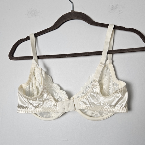 VINTAGE OLGA Cream Unlined Lace Bra 38C Wired Style 33080 - Picture 4 of 7
